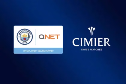 احتفال لاعبو مانشستر سيتي بمجموعة ساعات QnetCity