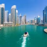 اختيار الأزياء والساعات والمجوهرات مع موسم الصيف واتجاهات الألوان