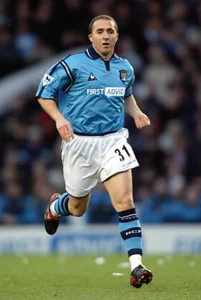 من قبل رياض محرز كم لاعب جزائري لعب لمانشستر سيتي