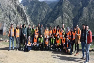 بمناسبة اليوم العالمي للغابات: كيونت تعزز التزامها اتجاه البيئة بتنظيم عملية تشجير واسعة في منطقة بوغني بولاية تيزي وزو
