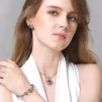 أزياء-كلاسيكية-يومية-مع-ساعات-و-مجوهرات-