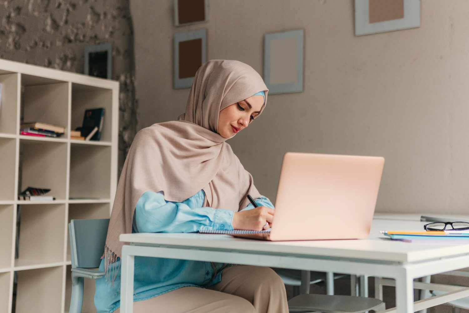 تقديم الملاحظات وتلقيها