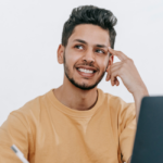 كيف يعمل نموذج الأعمال القائم على التوصيات؟