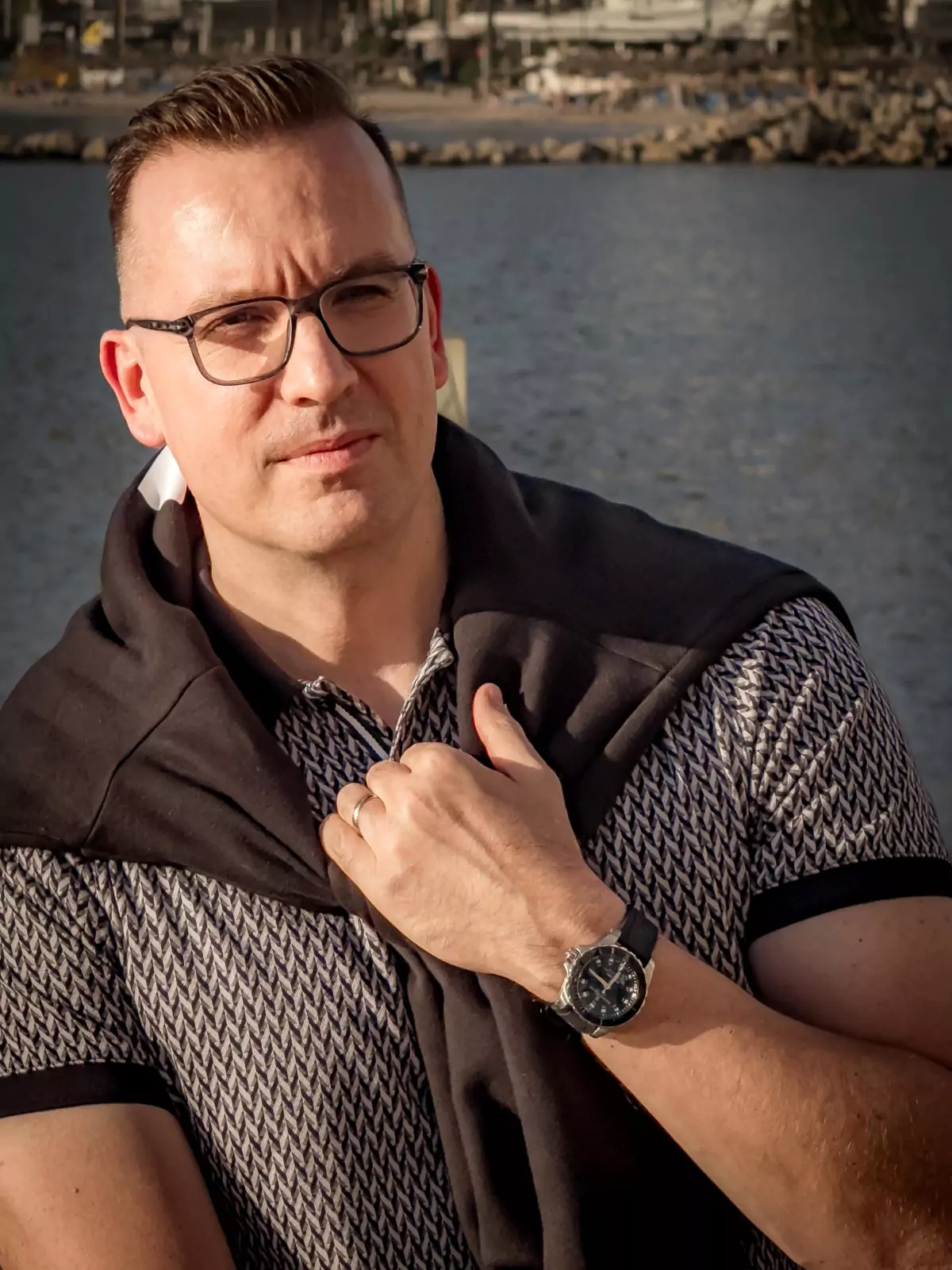 Bernhard H. Mayer Wave Rider: تحفة فنية من الدقة والمغامرة 2 Bernhard H. Mayer Wave Rider: تحفة فنية من الدقة والمغامرة