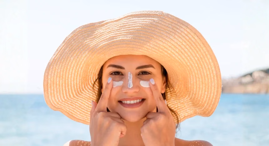 Skincare “chaleur + clim” en MENA : routine simple matin/soir + erreurs fréquentes