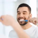 Routine d’hygiène bucco-dentaire pendant le jeûne, le travail et les voyages