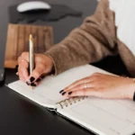 Systèmes pyramidaux versus vente directe : principales différences expliquées