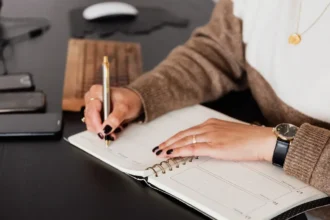 النظام الهرمي مقابل البيع المباشر: الفروق الأساسية موضّحة