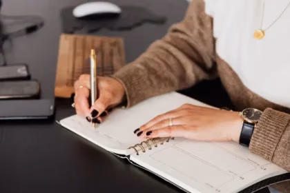 النظام الهرمي مقابل البيع المباشر: الفروق الأساسية موضّحة